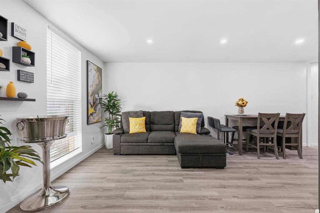 9829 Park Lane Court #B, Dallas, TX 75220