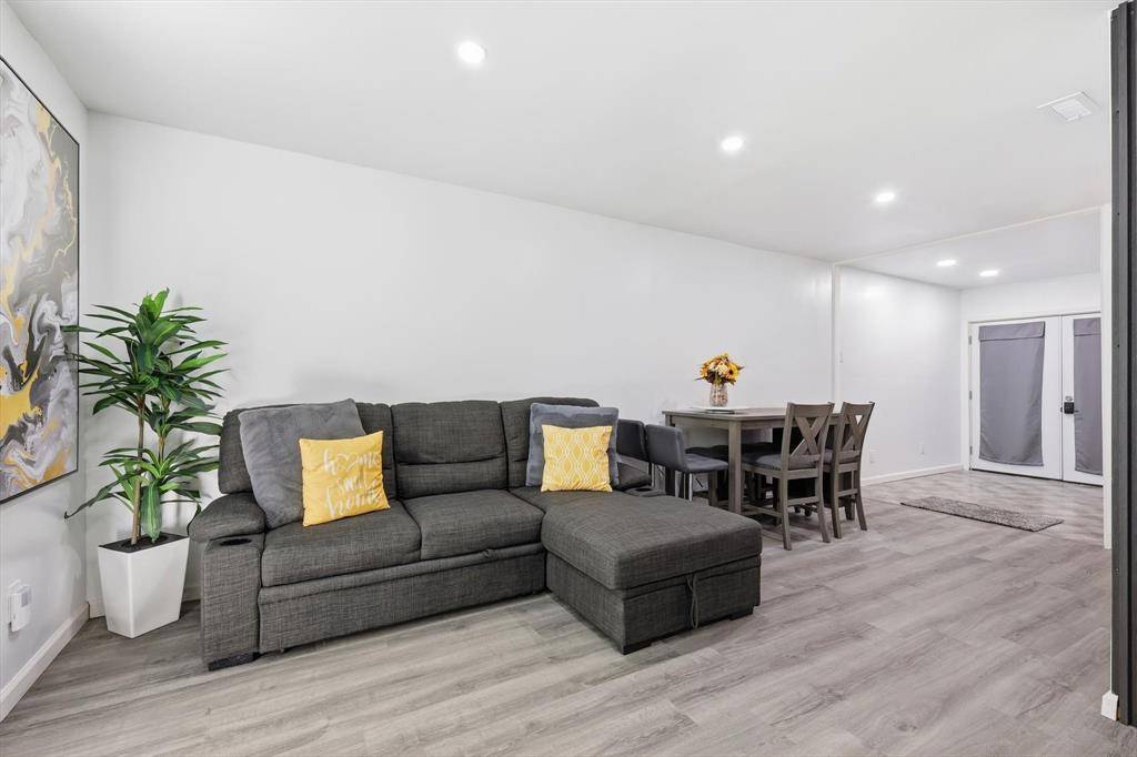 9829 Park Lane Court #B, Dallas, TX 75220