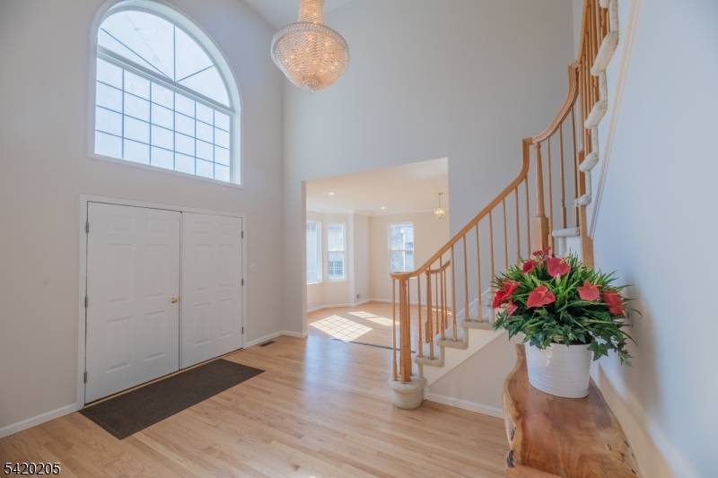 6 Banyan Ct, Edison Twp., NJ 08820