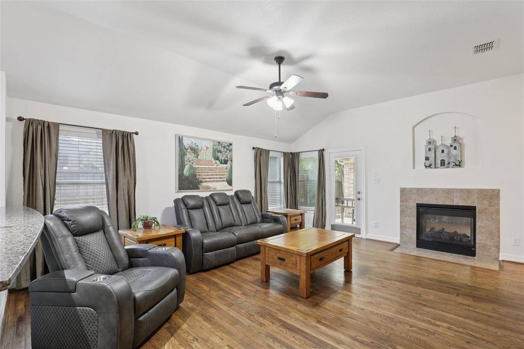 4109 Aqueduct Drive, Denton, TX 76210