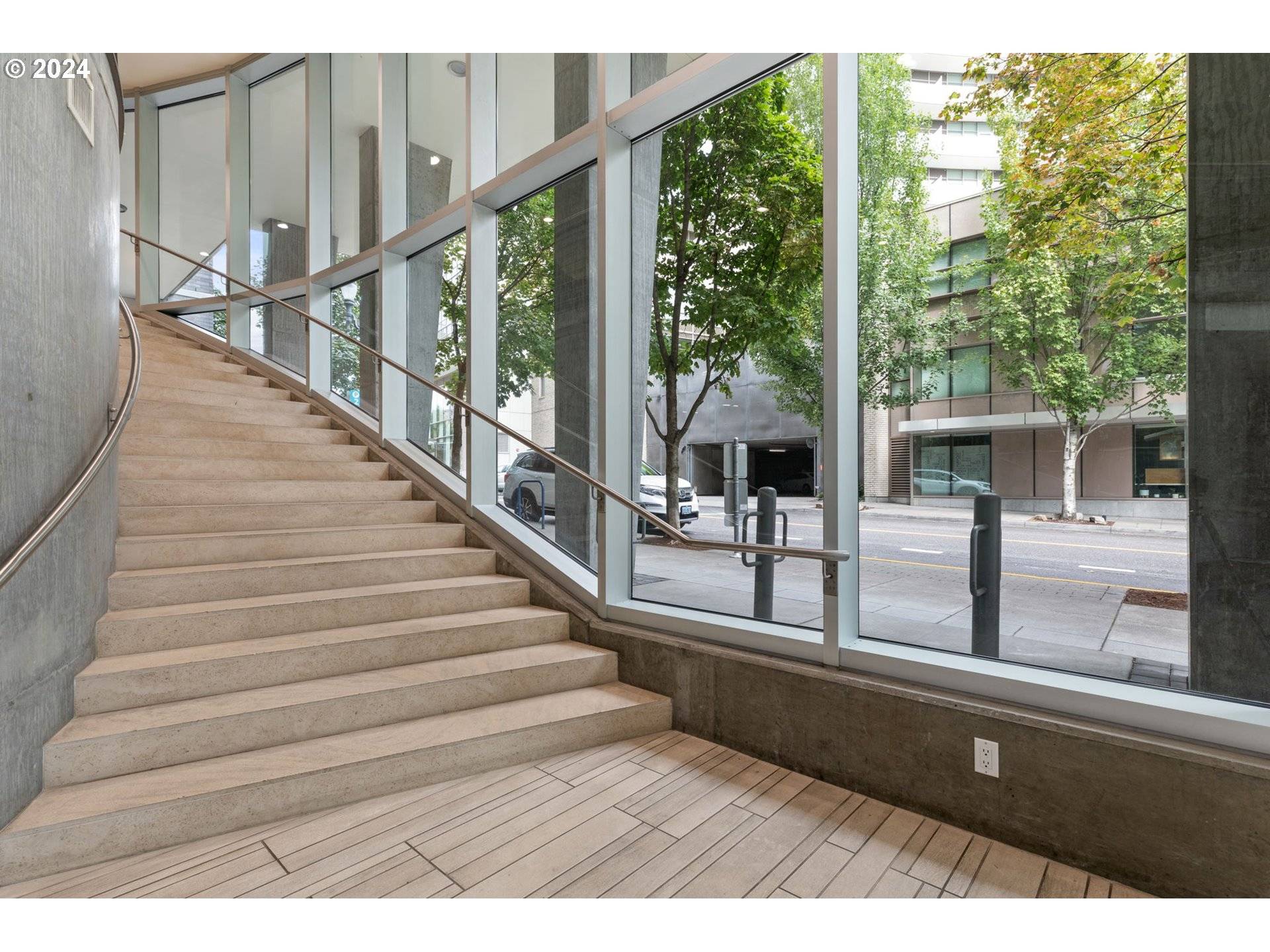 1255 NW 9TH AVE #303, Portland, OR 97209