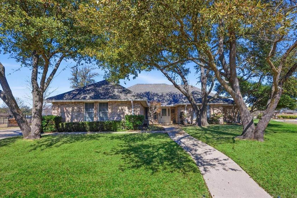 11617 Pine Creek Court, Fort Worth, TX 76008