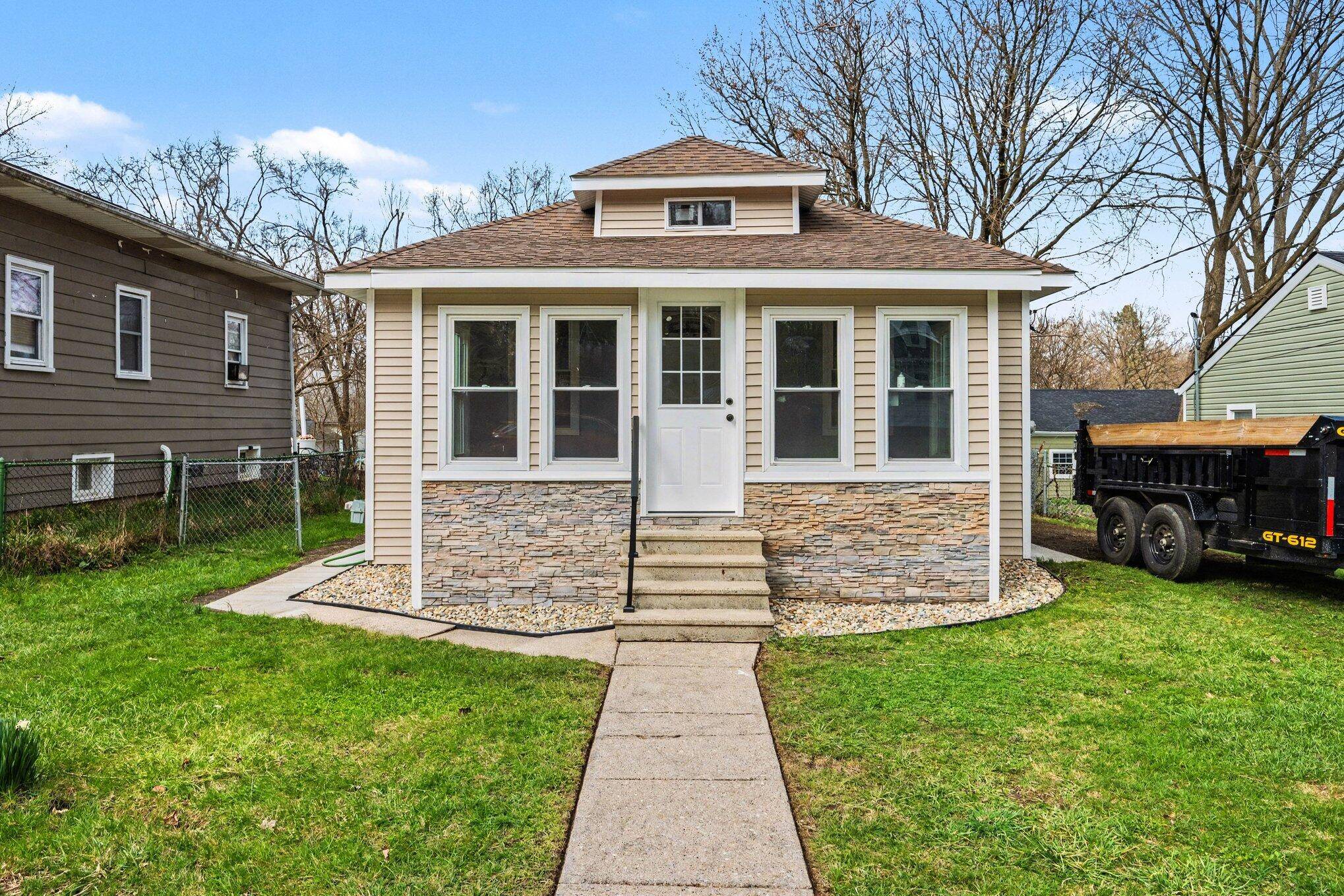 1215 Palmer AVE, Kalamazoocity_kalamazoo, MI 49001