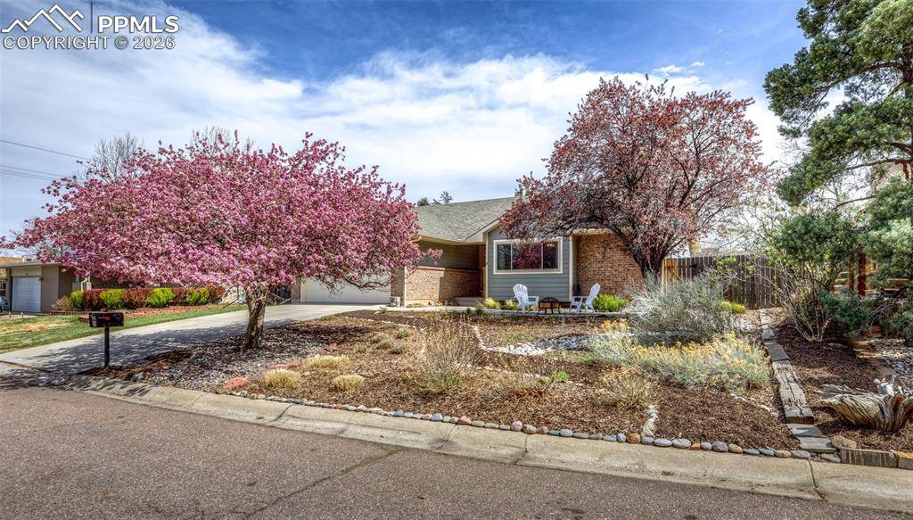 139 Palisade CIR, Manitou Springs, CO 80829