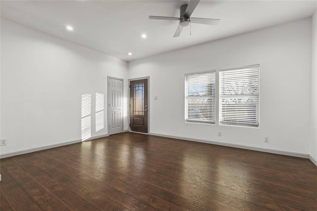 1207 E Russell Avenue, Carrollton, TX 75006