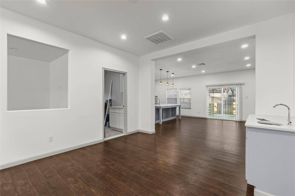 1207 E Russell Avenue, Carrollton, TX 75006