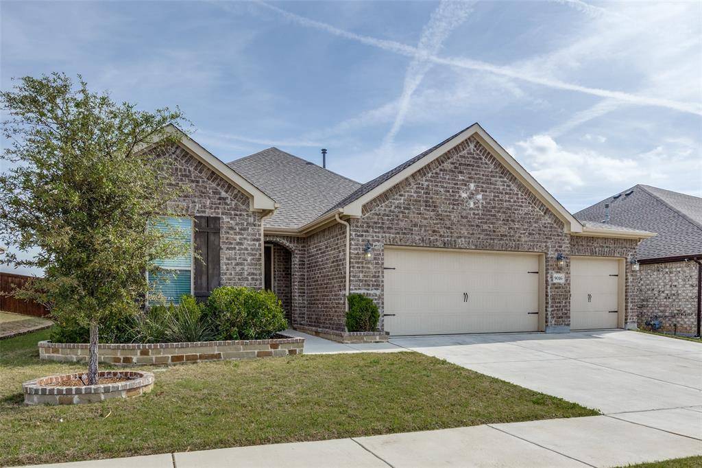 9016 Bison Creek Drive, Fort Worth, TX 76131