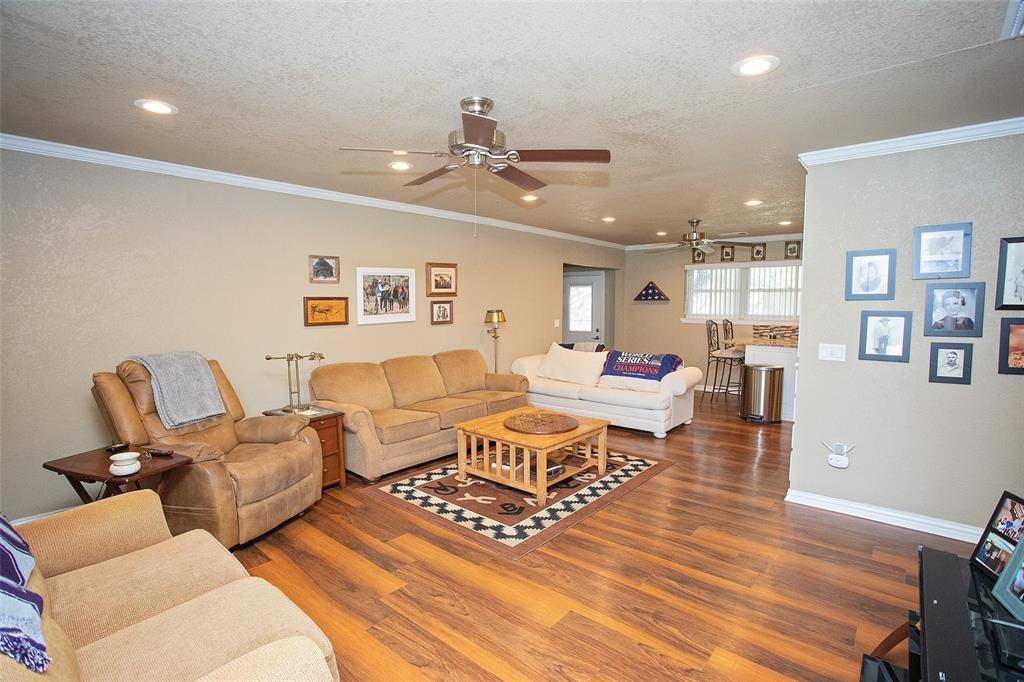 1405 Thompson Drive, Graham, TX 76450