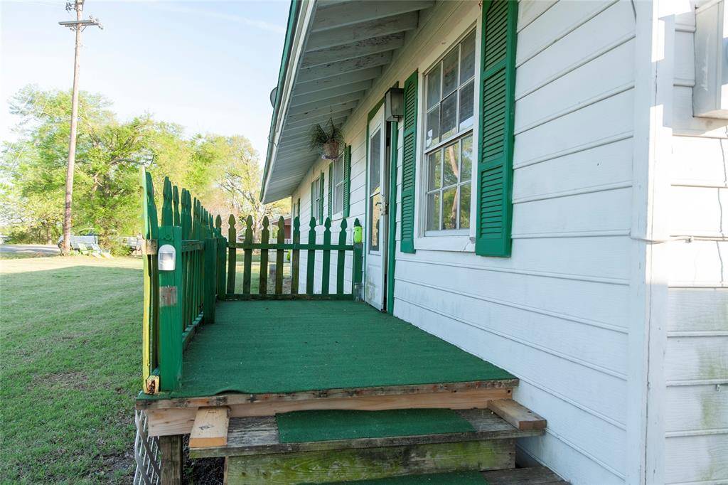 112 SE Front Street #A, Bailey, TX 75452