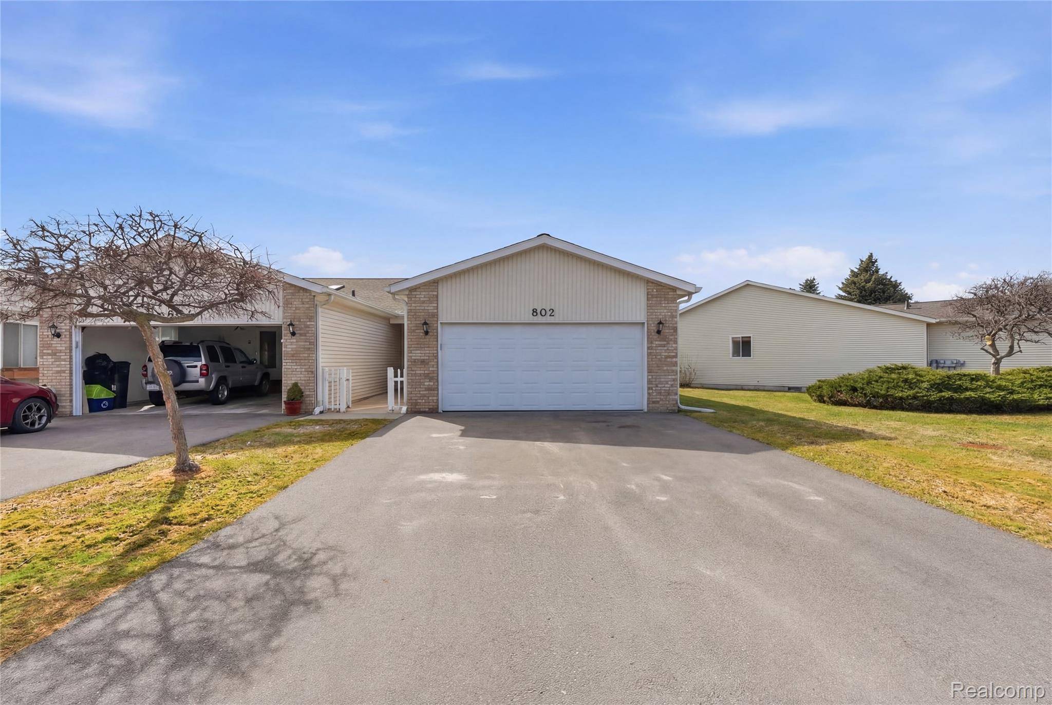 802 Crystal LN, Marysville, MI 48040