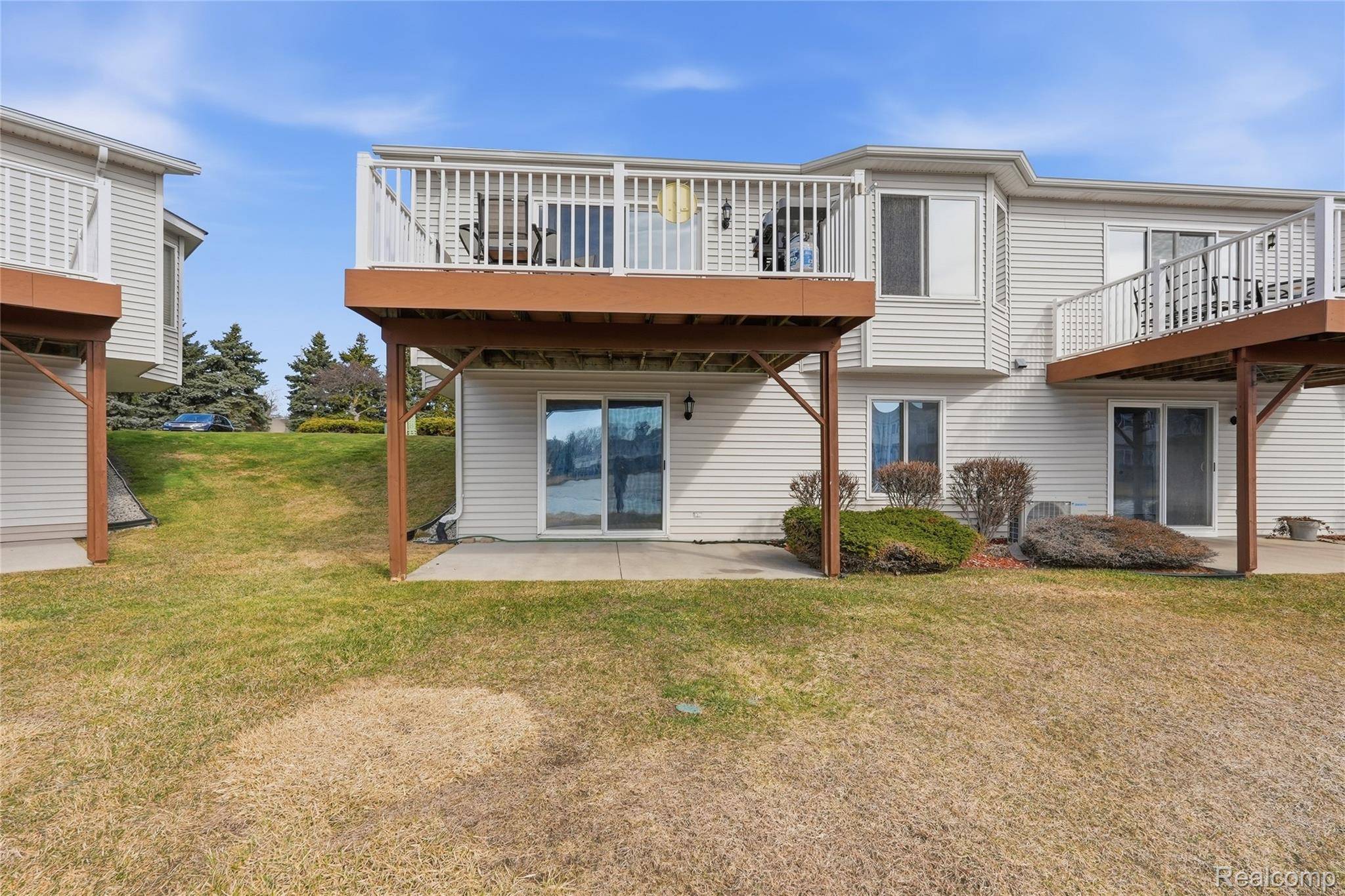 802 Crystal LN, Marysville, MI 48040