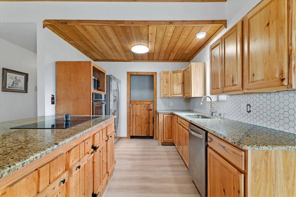 3300 Airport Road, Tioga, TX 76271