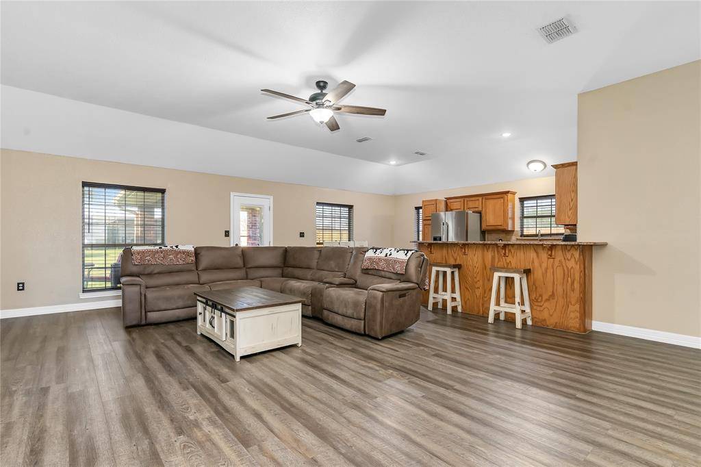 803 Green Street, Rio Vista, TX 76093