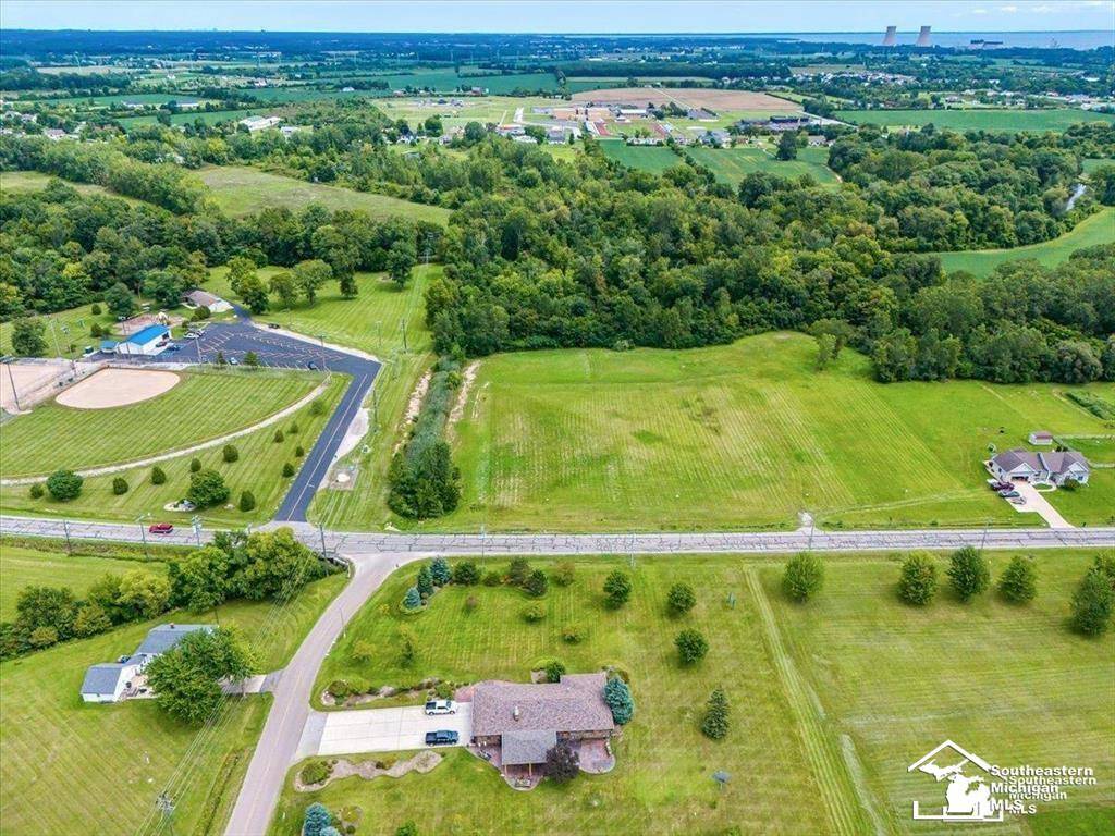 000 Nadeau RD, Frenchtown Twp, MI 48162