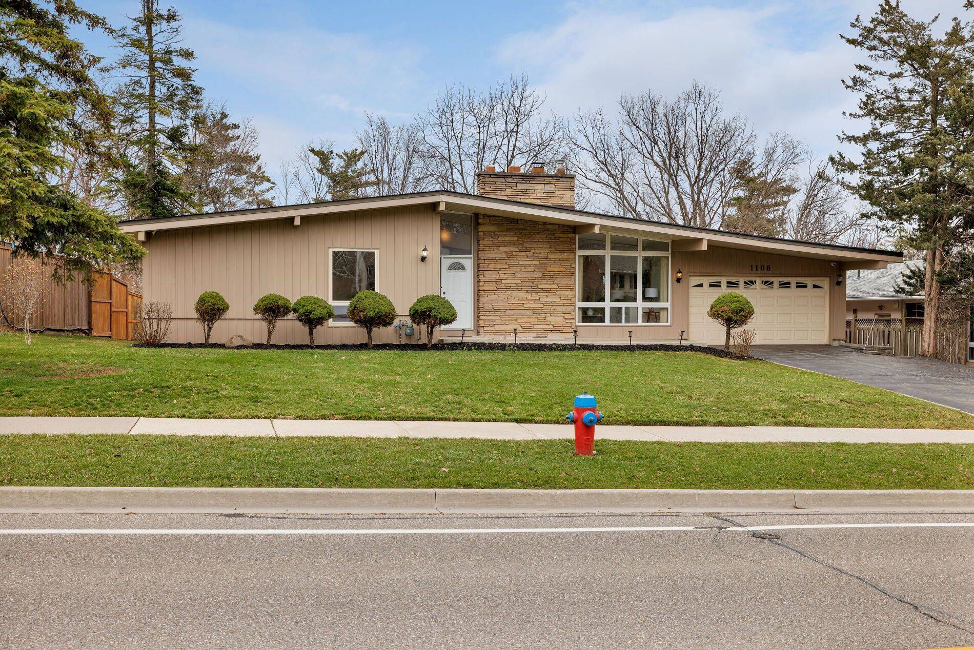 1106 Falgarwood DR, Oakville, ON L6H 1N9