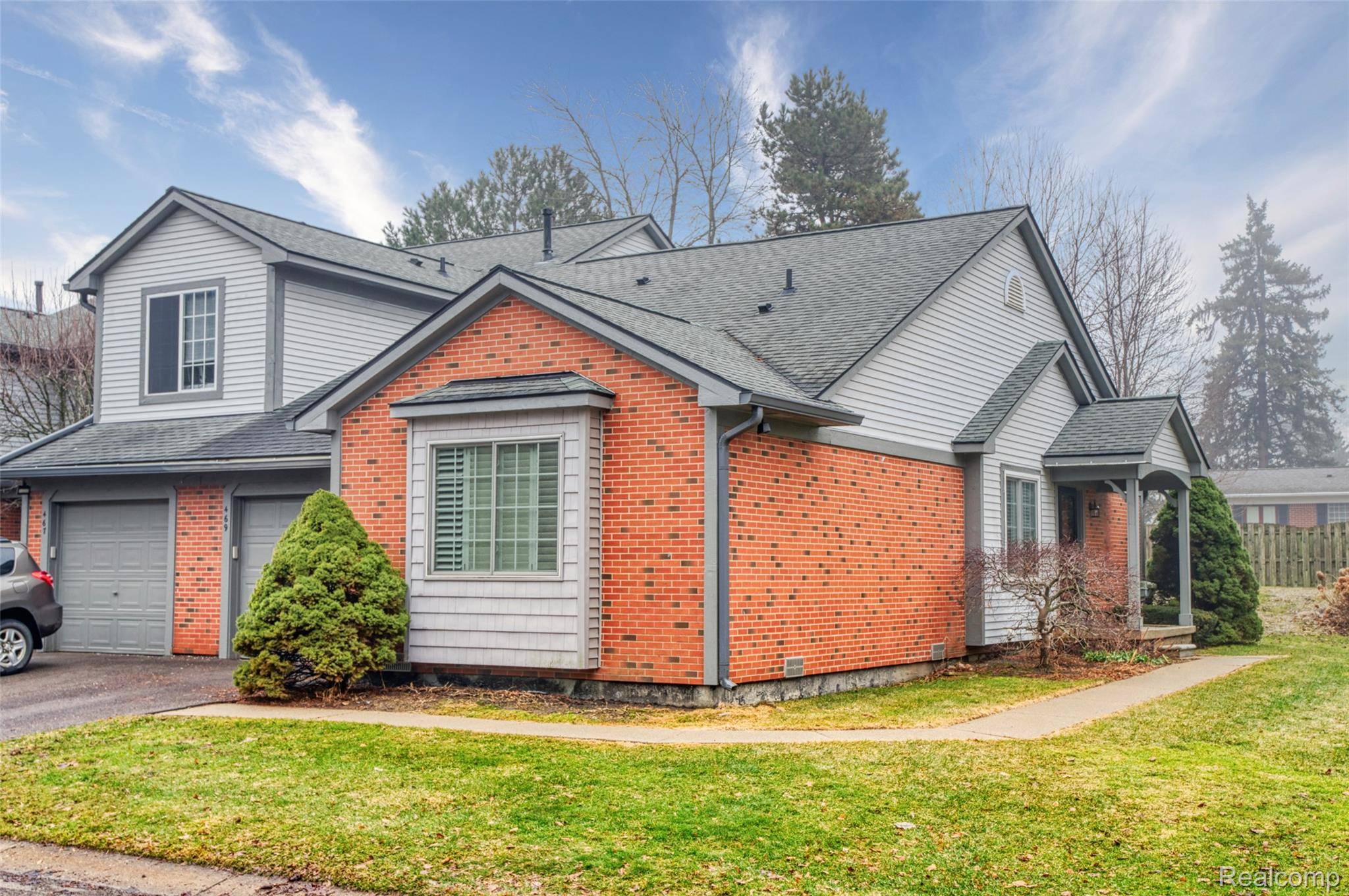 469 Winwood CIR #121, Walled Lake, MI 48390