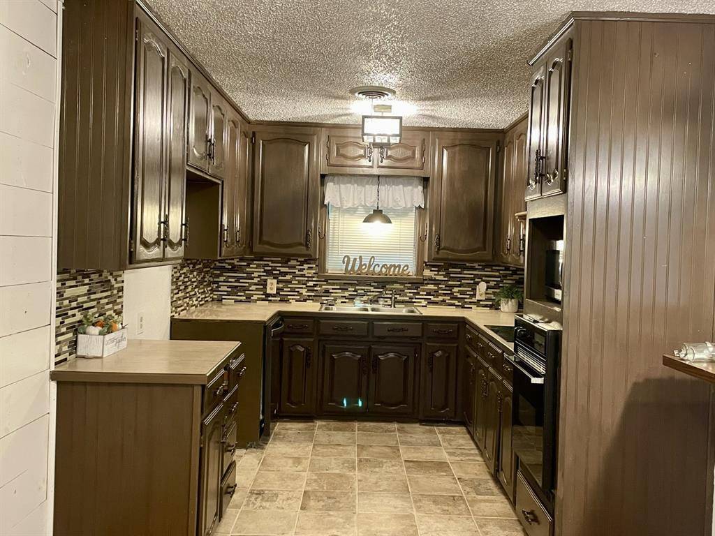 711 Denver Street, Alvord, TX 76225