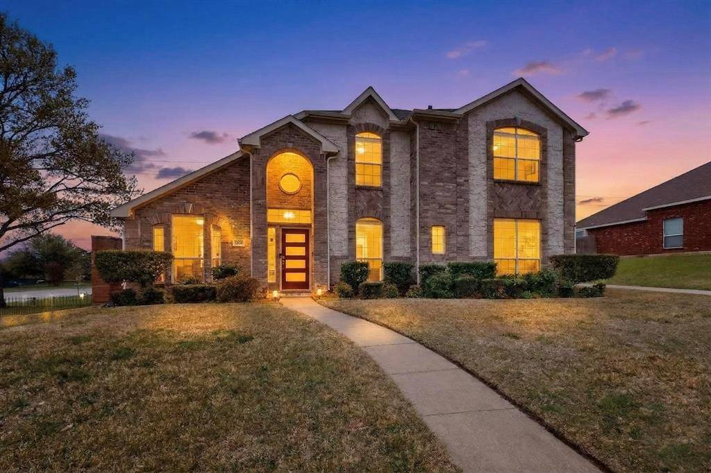 1200 Ashford Drive, Desoto, TX 75115
