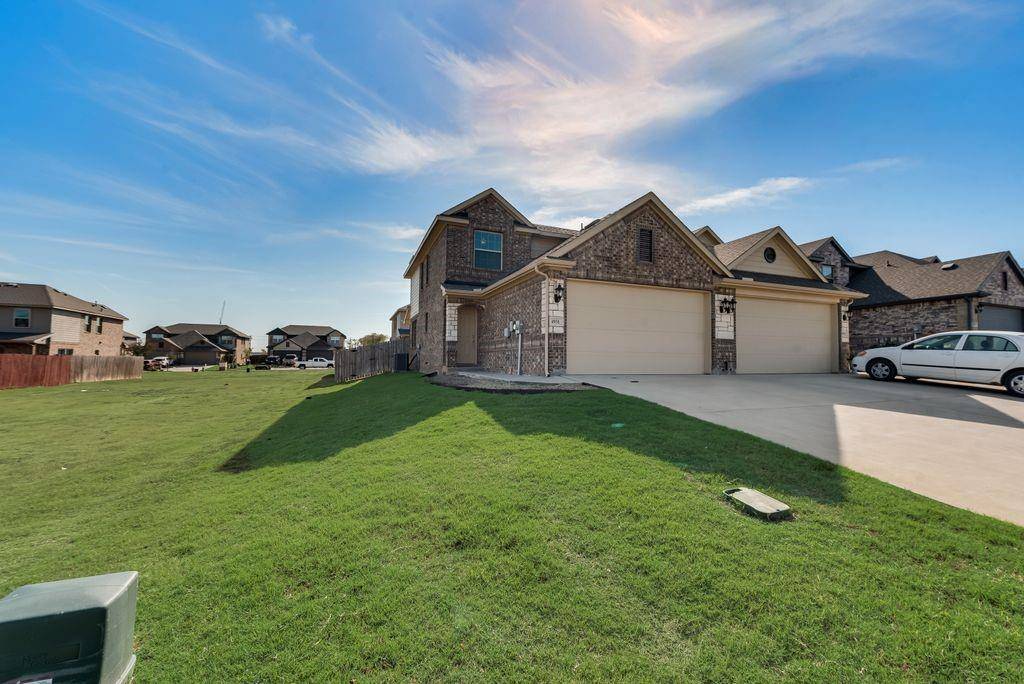 4929-4931 Sanger Circle Drive, Sanger, TX 76266