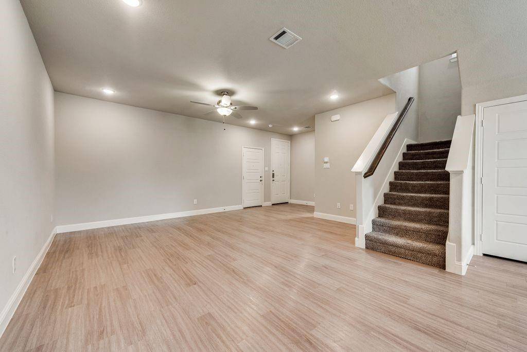 4929-4931 Sanger Circle Drive, Sanger, TX 76266