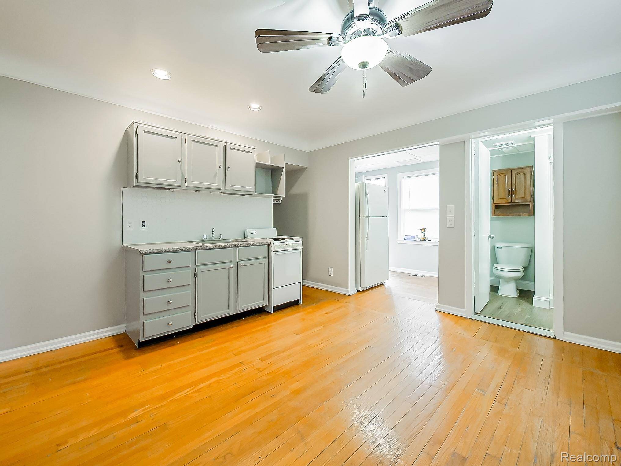 3170 Dixie HWY #D, Waterfordchartertownship_oakland, MI 48328