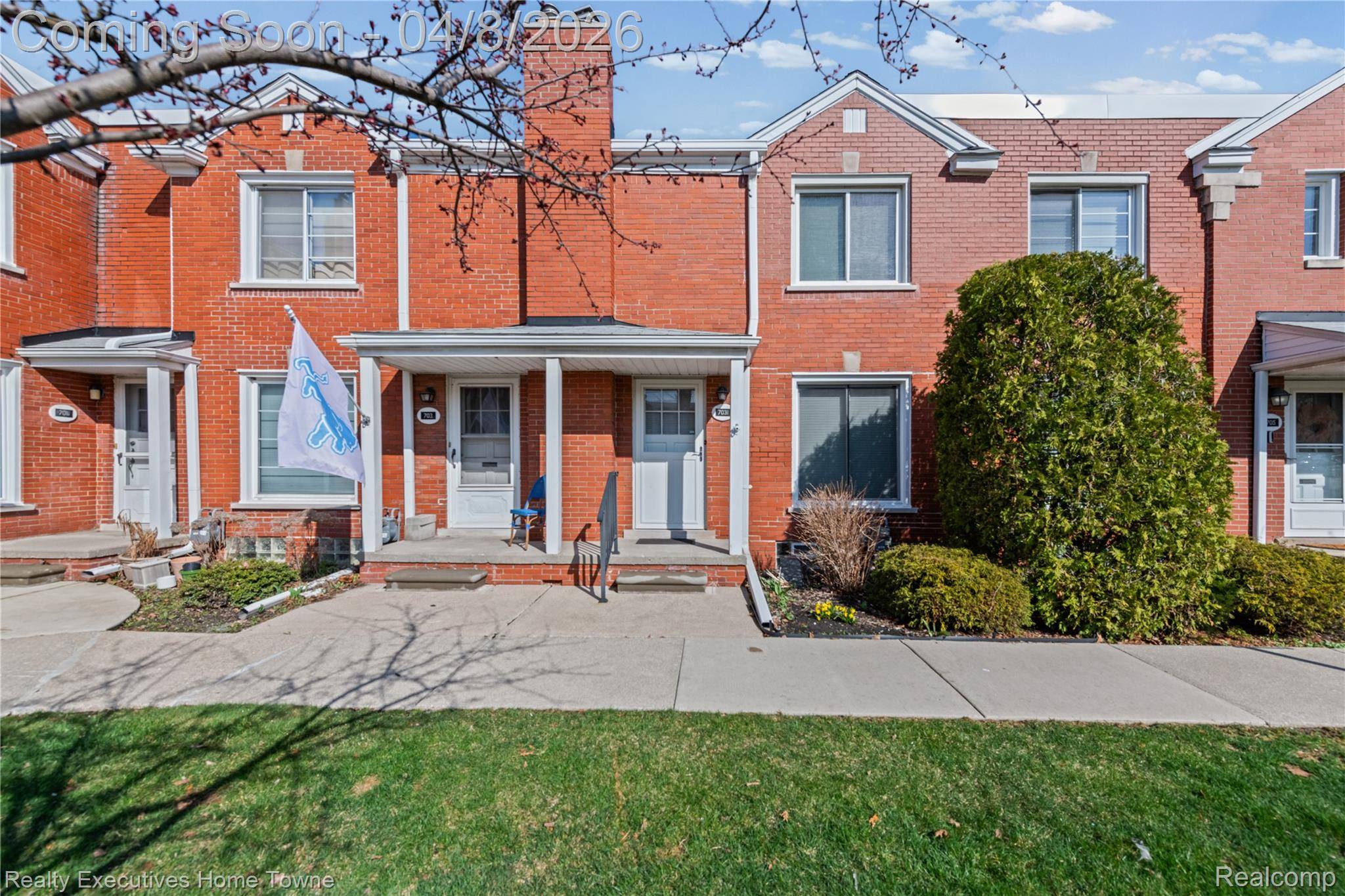 703 1/2 Saint Clair ST, Grosse Pointe, MI 48230