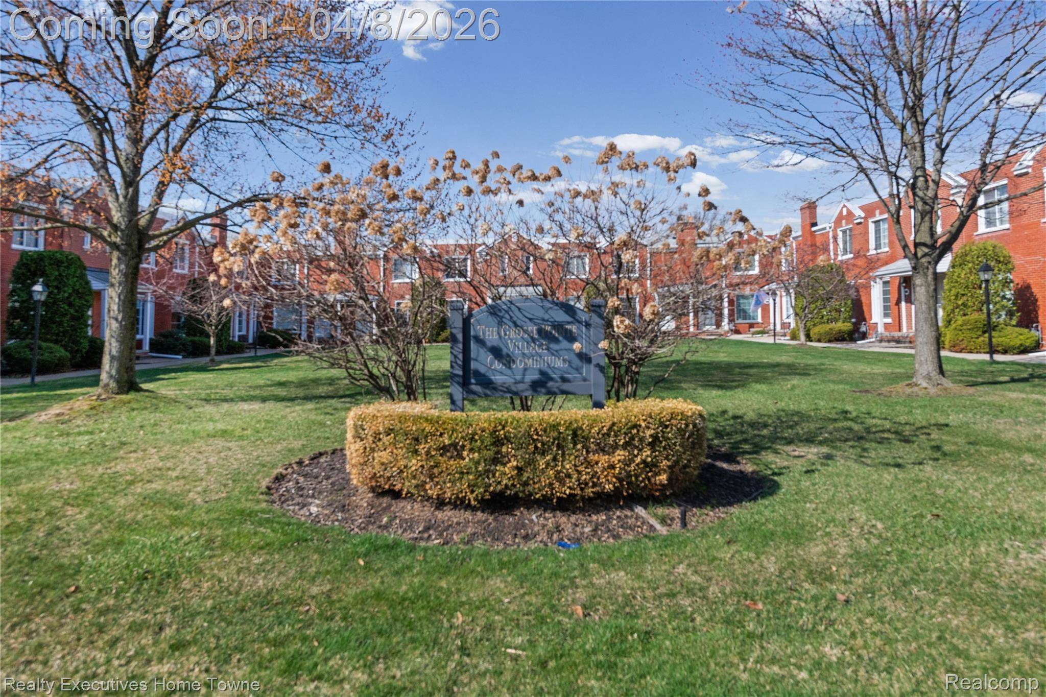 703 1/2 Saint Clair ST, Grosse Pointe, MI 48230