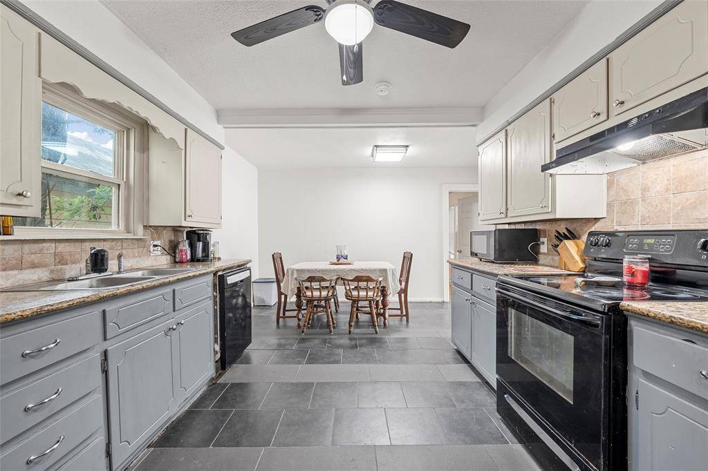 1205 Ashleman Street, Bellmead, TX 76705