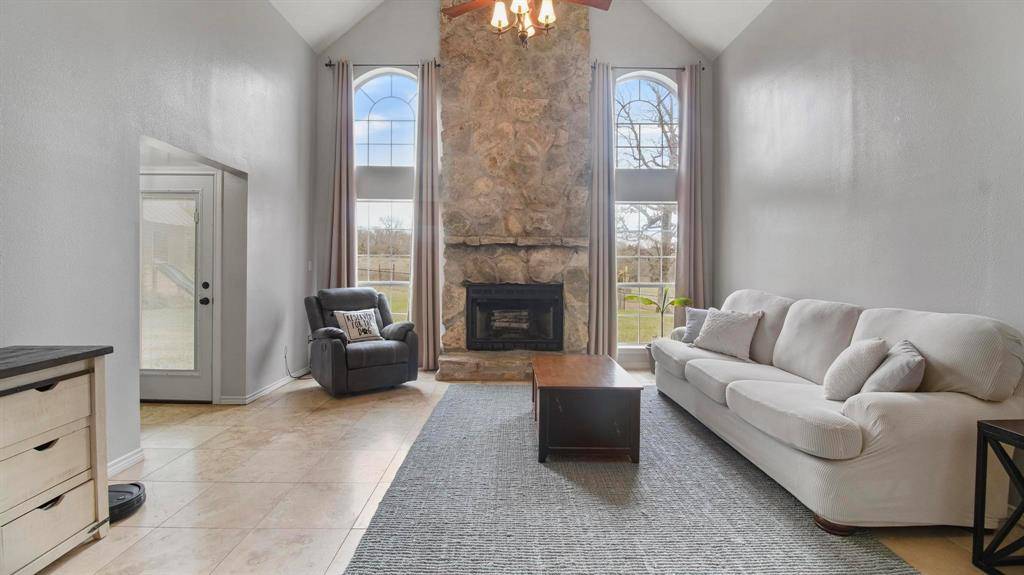 13588 N US Highway 75, Buffalo, TX 75831