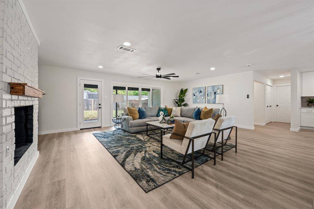 1724 Westridge Drive, Hurst, TX 76054