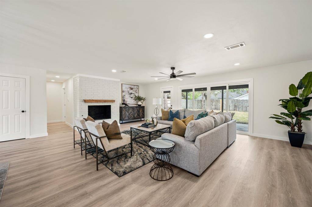 1724 Westridge Drive, Hurst, TX 76054