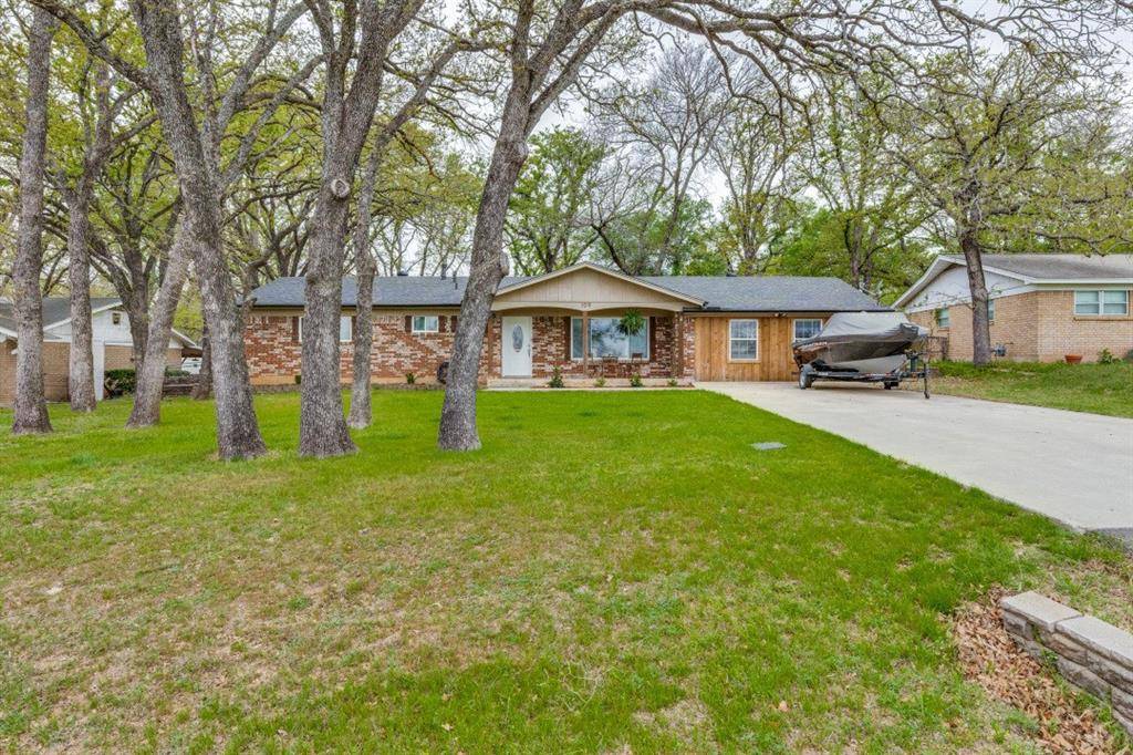 109 N Ash Avenue, Azle, TX 76020