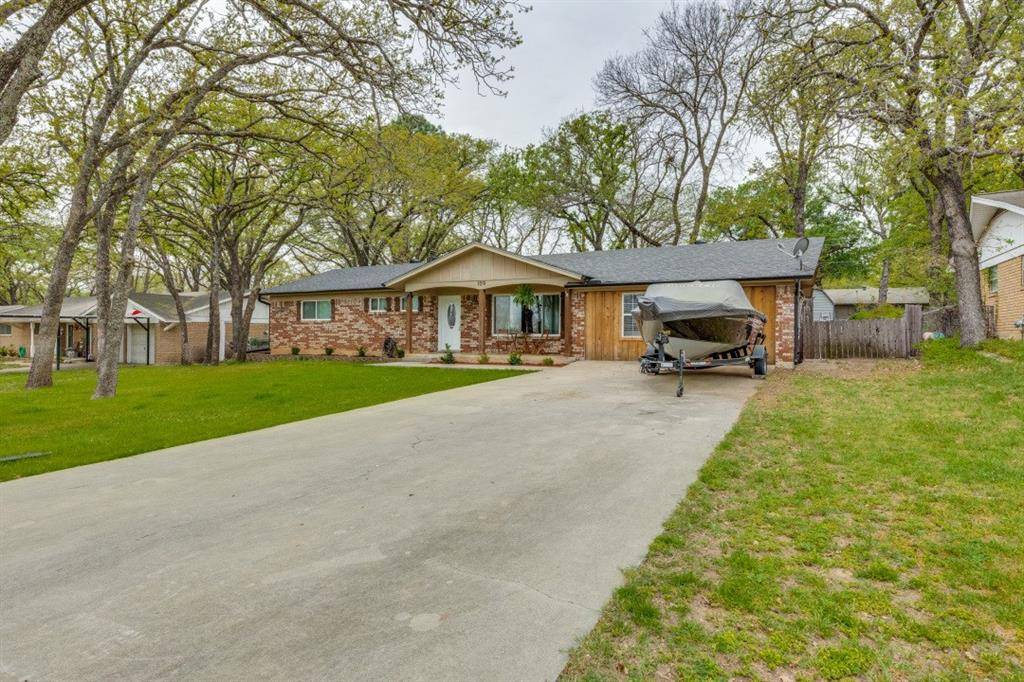 109 N Ash Avenue, Azle, TX 76020