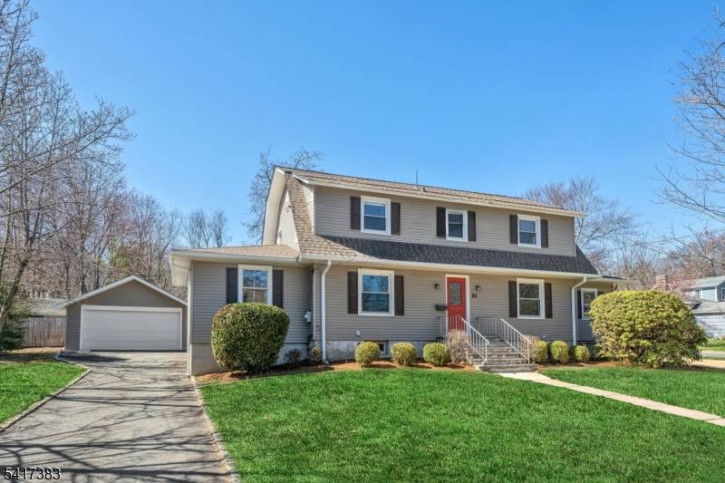 93 Carlton Ave, Hohokus Boro, NJ 07423
