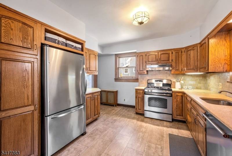 93 Carlton Ave, Hohokus Boro, NJ 07423
