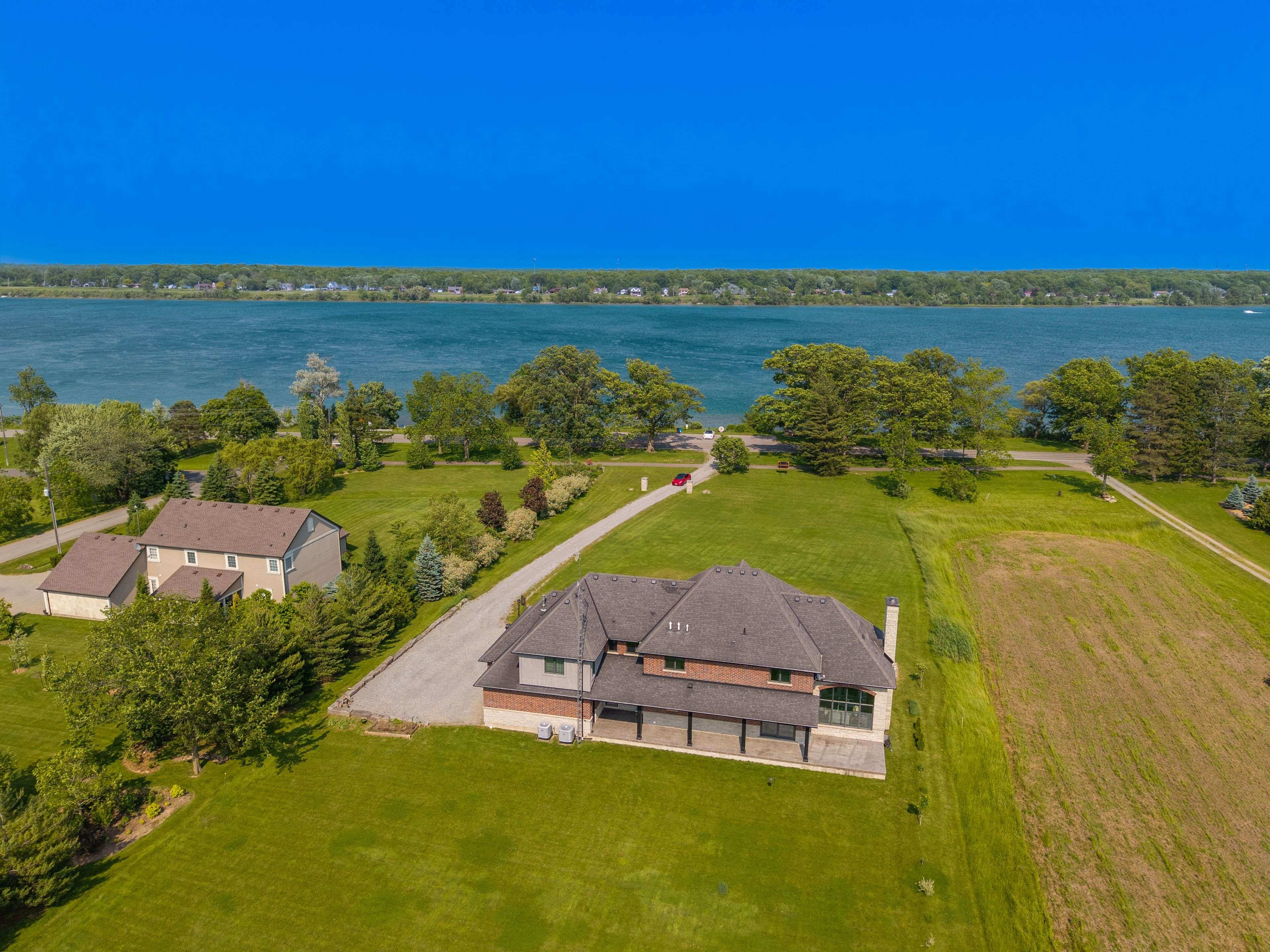 12679 Niagara Pkwy, Niagara Falls, ON L2E 6S6
