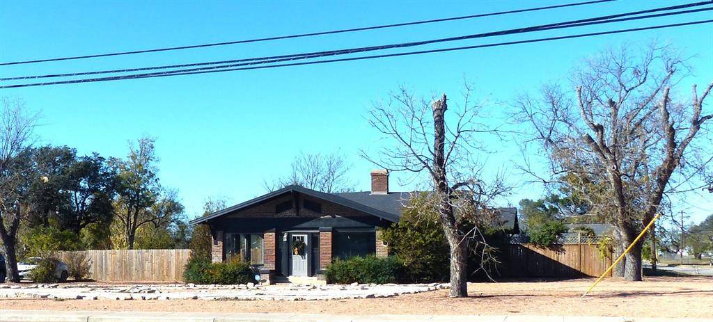 617 N Bridge, Brady, TX 76825