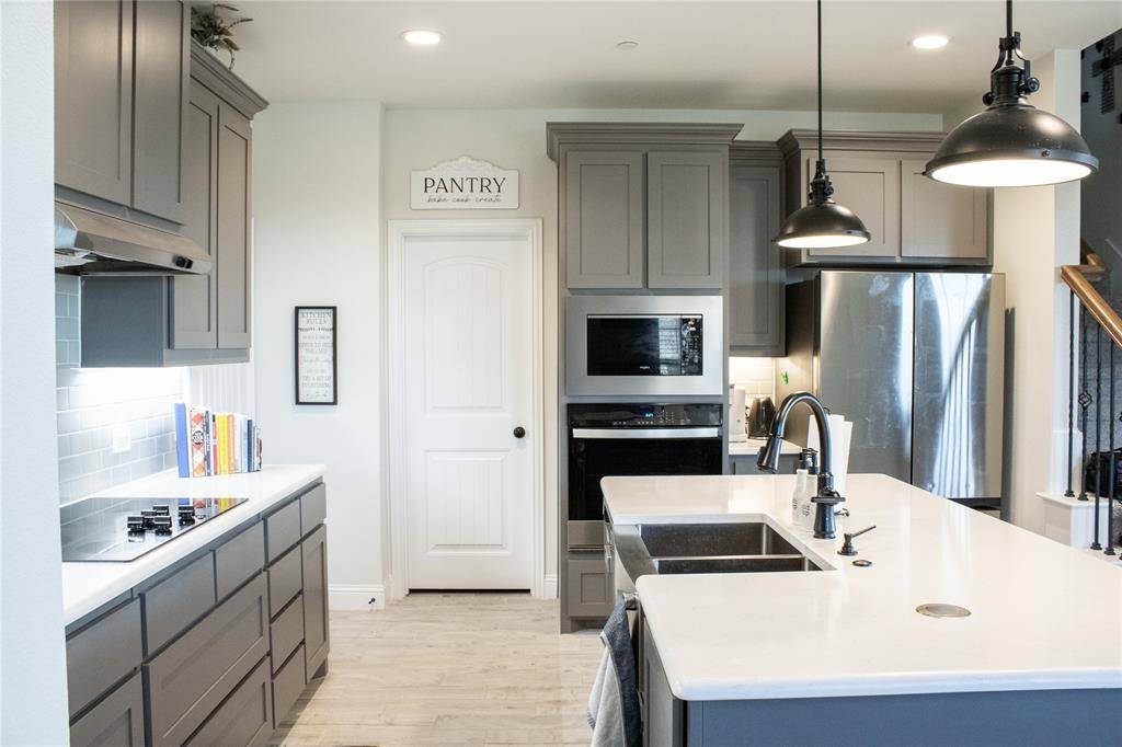 642 Sandiford Court, Mansfield, TX 76063