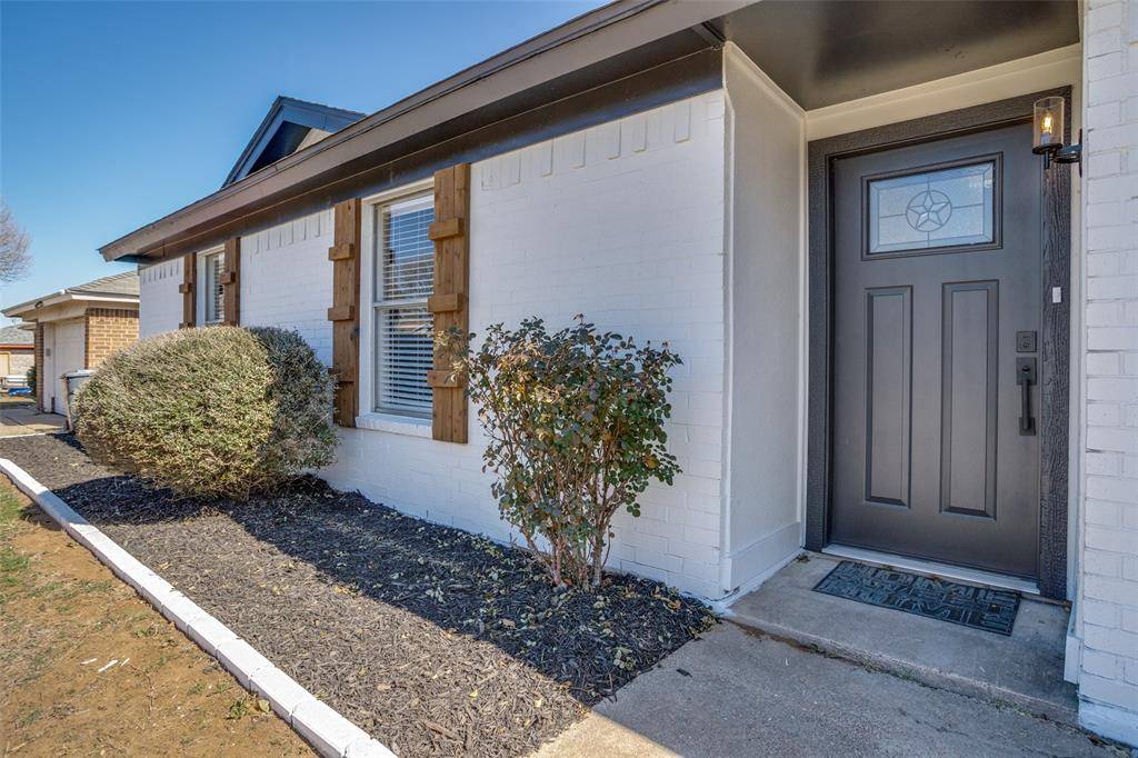 6009 Maple Springs Drive, Arlington, TX 76001