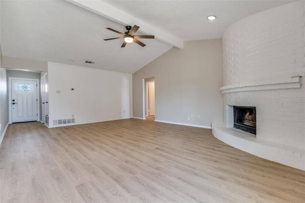 6009 Maple Springs Drive, Arlington, TX 76001