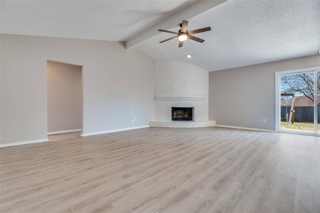 6009 Maple Springs Drive, Arlington, TX 76001