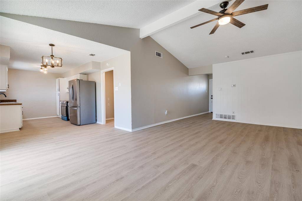 6009 Maple Springs Drive, Arlington, TX 76001