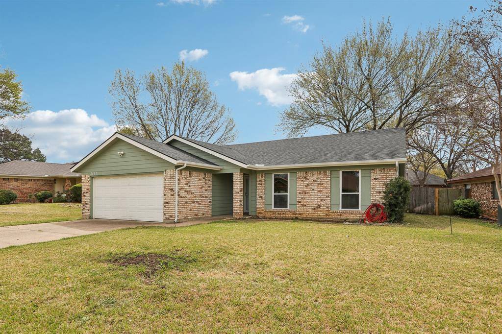 2132 Reverchon Drive, Arlington, TX 76017