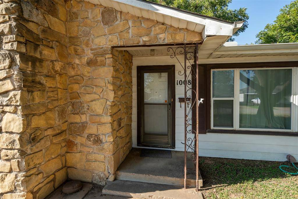 1008 W Hamilton Street, Olney, TX 76374