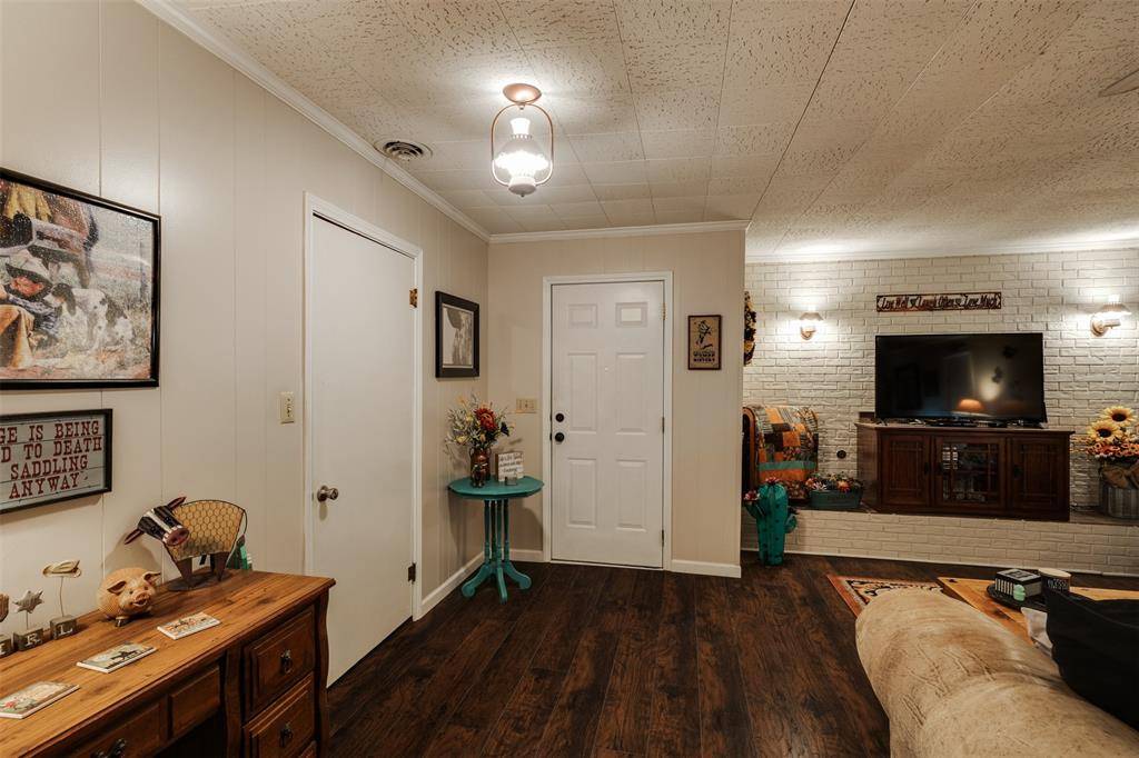 1008 W Hamilton Street, Olney, TX 76374