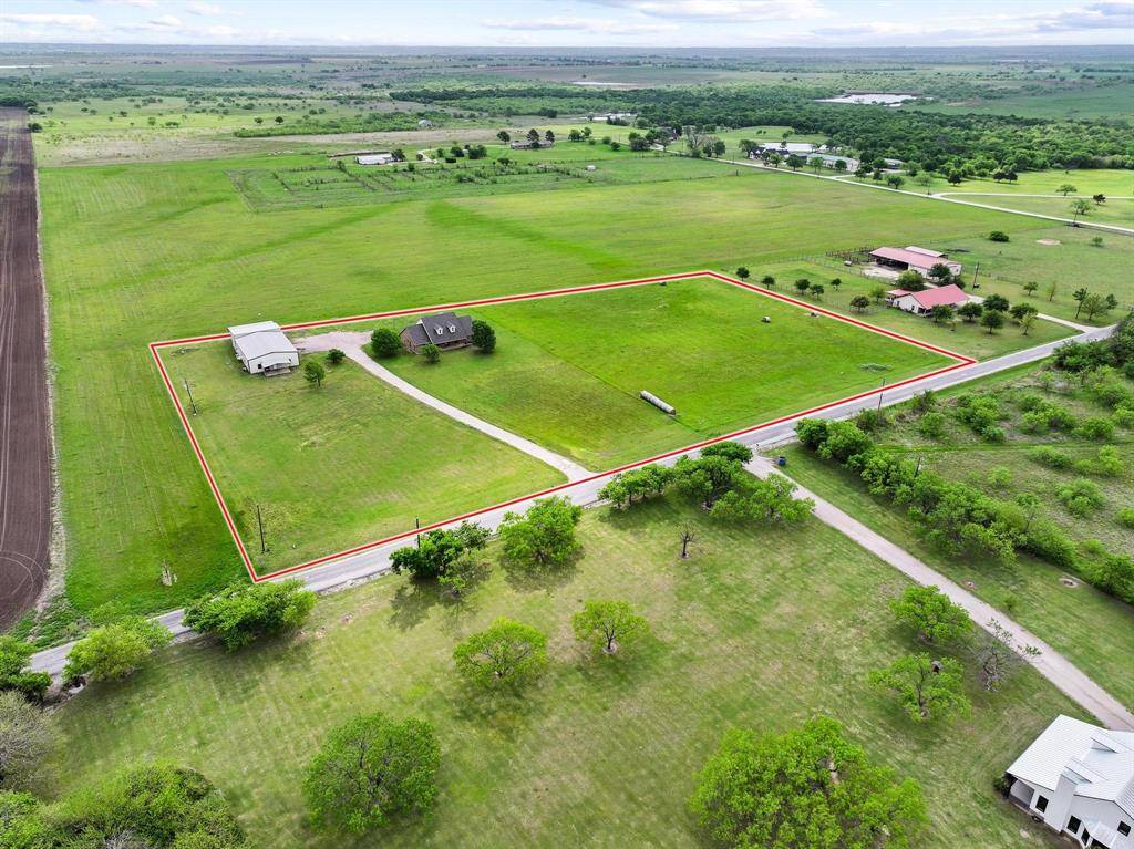 386 Scoggins Road, Tioga, TX 76271