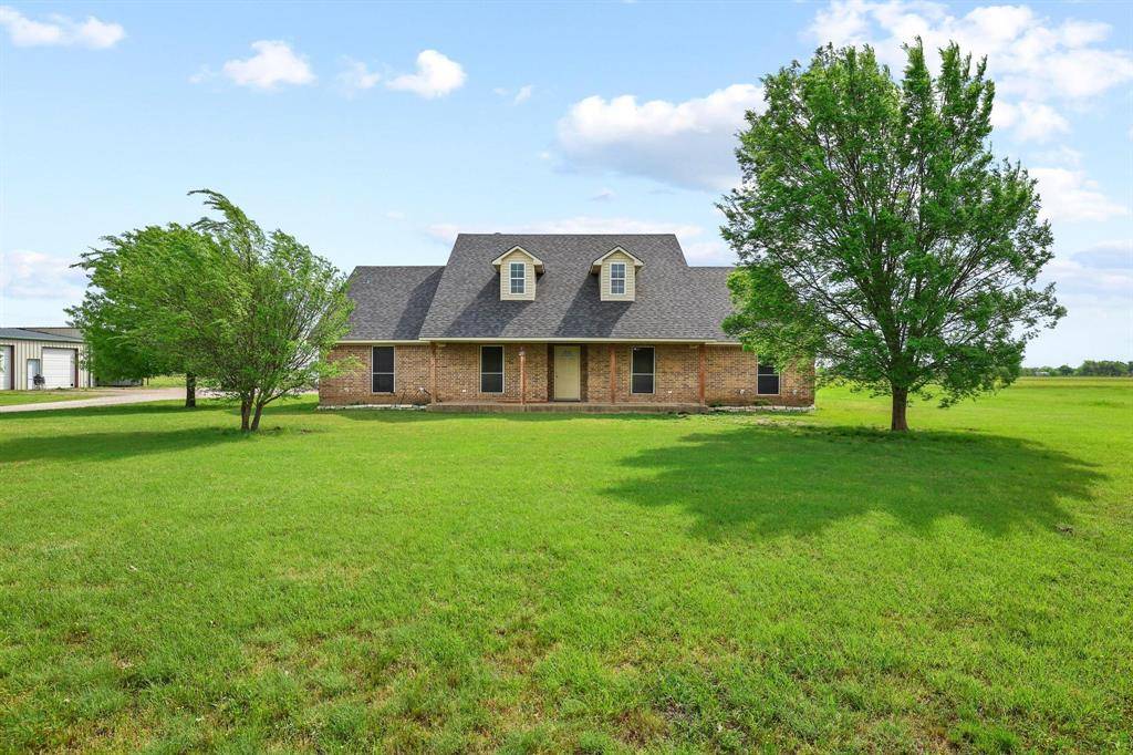 386 Scoggins Road, Tioga, TX 76271