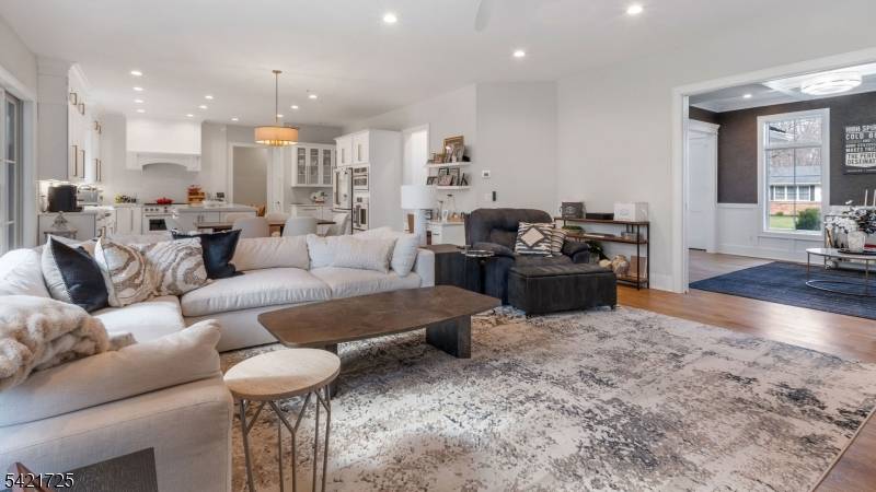 7 Woodcrest Rd, Florham Park Boro, NJ 07932