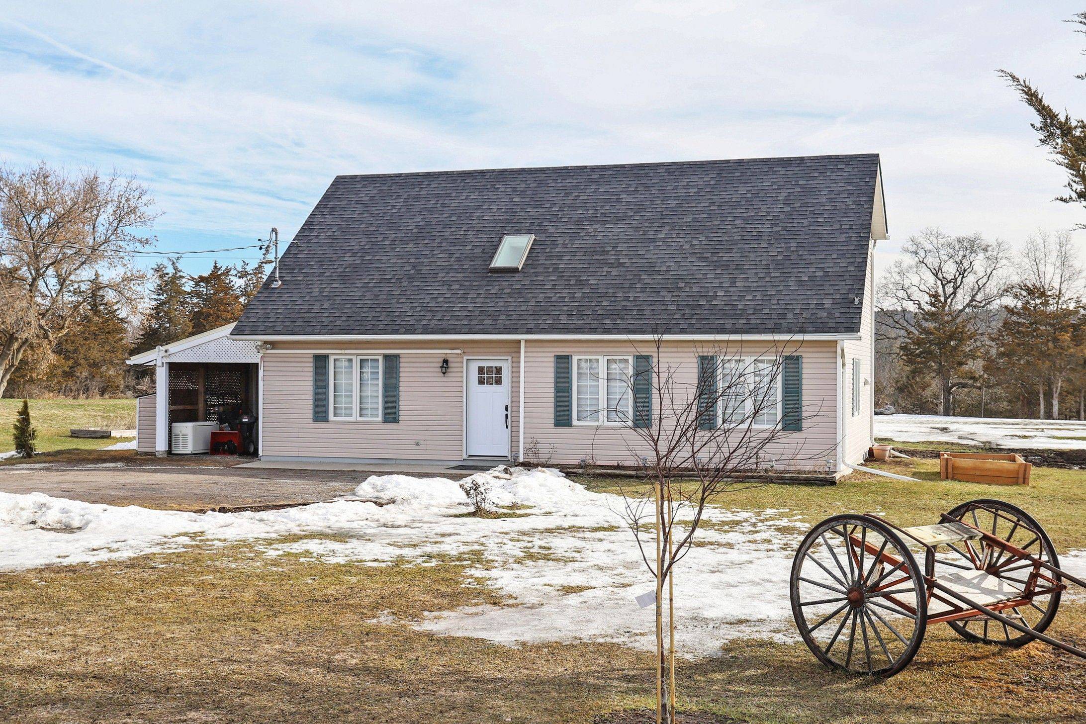 20 Glen Ross RD, Quinte West, ON K0K 2C0