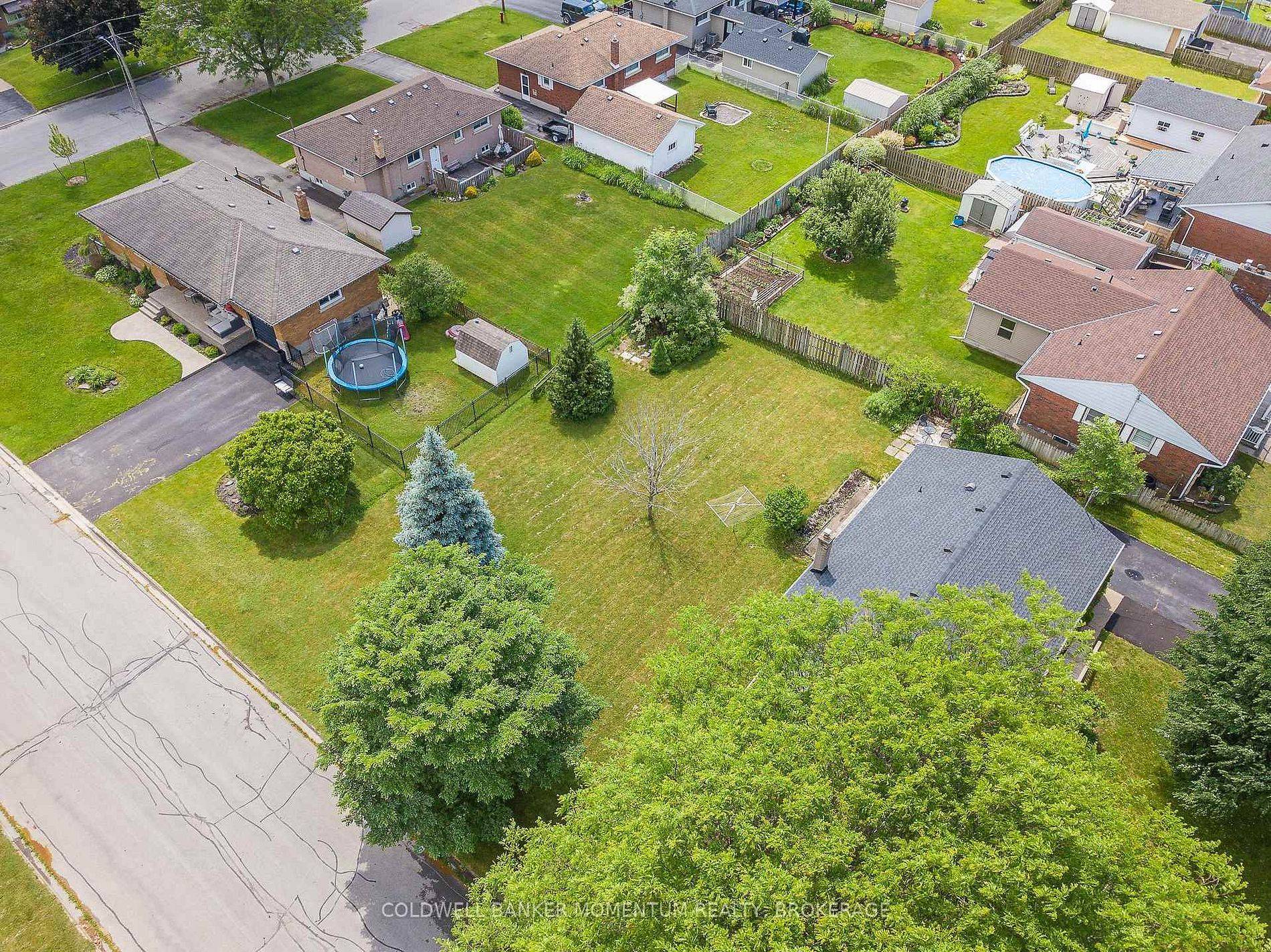 23 & 29 Dexter DR, Welland, ON L3C 2Y8